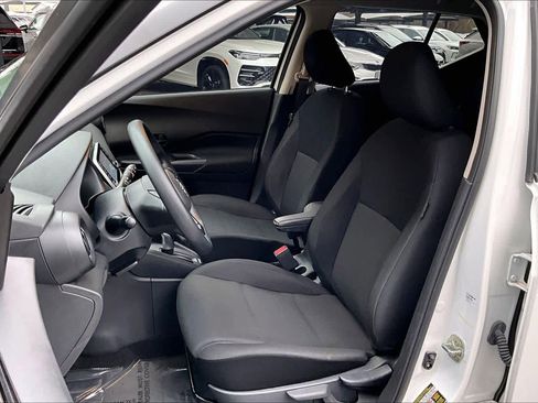 Used 2024 Nissan Kicks S image 8