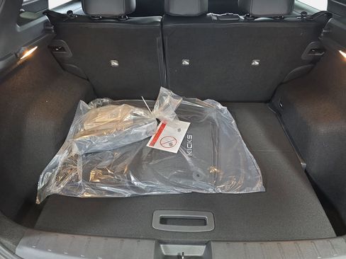 New 2026 Nissan Kicks SR image 12