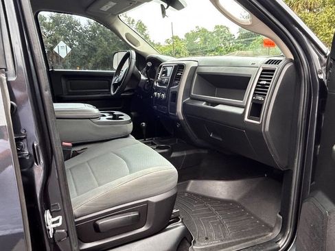 Used 2017 RAM 3500 Tradesman w/ Chrome Appearance Group image 27