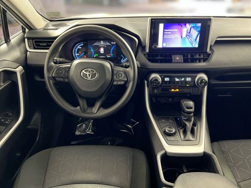 Used 2025 Toyota RAV4 XLE AWD/4WD image 24