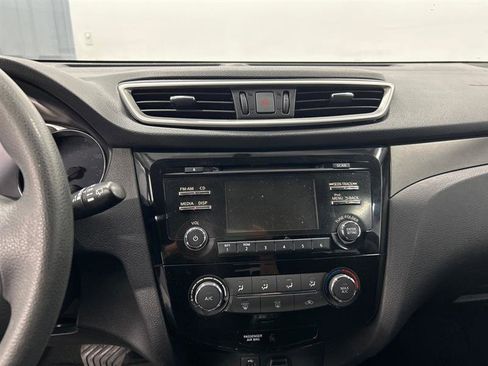 Used 2014 Nissan Rogue S image 19