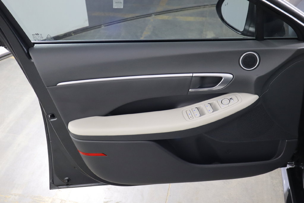Used 2023 Hyundai Sonata SEL w/ Preferred Accessory Package FWD image 13