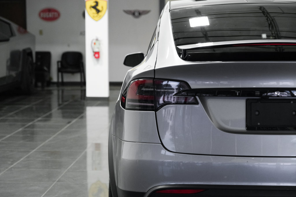 Used 2024 Tesla Model X AWD/4WD image 46