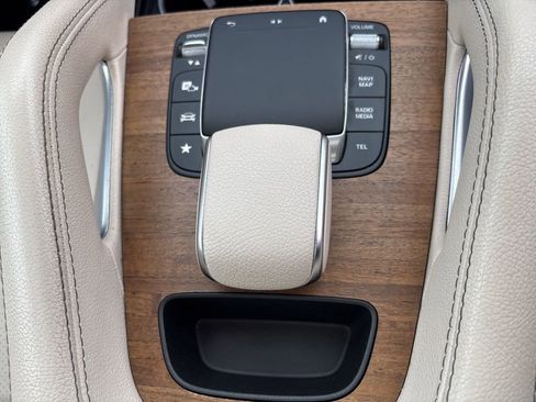 Used 2022 Mercedes-Benz GLE 350 4MATIC w/ Premium Package image 32