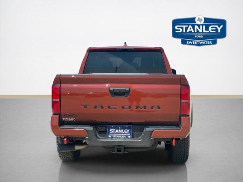 Used 2025 Toyota Tacoma TRD Off-Road AWD/4WD image 7