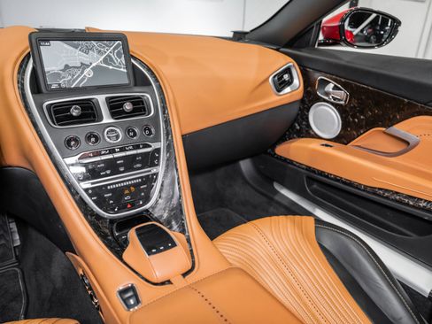 Used 2017 Aston Martin DB11 V12 image 19