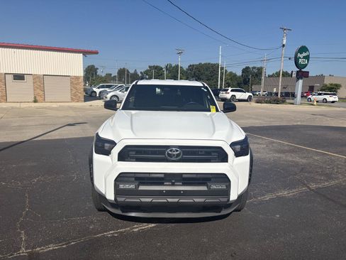 Used 2025 Toyota 4Runner SR5 AWD/4WD image 3