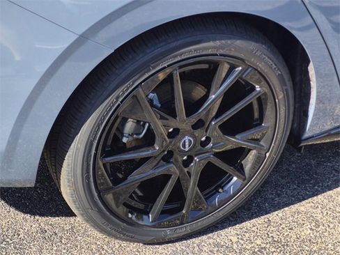 New 2025 Nissan Sentra SR w/ Midnight Edition image 5