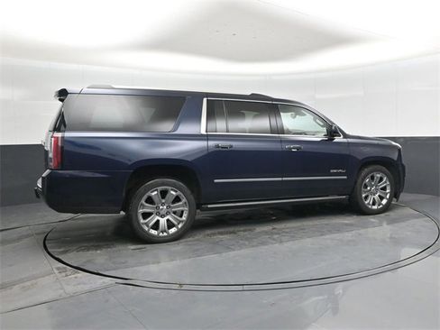 Used 2018 GMC Yukon XL Denali image 3