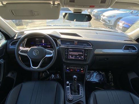 Certified 2022 Volkswagen Tiguan SE w/ Panoramic Sunroof Package image 11