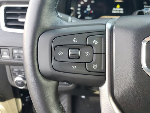 Used 2024 GMC Yukon Denali w/ Advanced Technology Package image 27