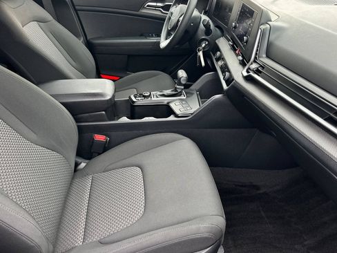 Used 2025 Kia Sportage LX AWD/4WD image 16