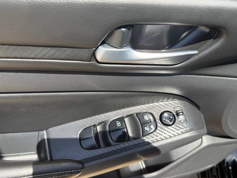 Used 2025 Nissan Altima 2.5 SV FWD image 14