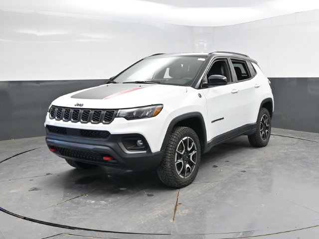 Used 2025 Jeep Compass Trailhawk AWD/4WD image 6