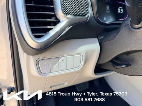 Certified 2025 Kia Soul LX w/ LX Technology Package FWD image 14