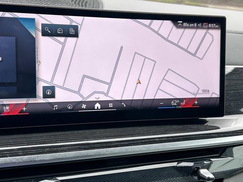 Used 2025 BMW X5 xDrive50e w/ M Sport Package image 31