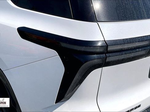 Used 2024 Chevrolet Traverse RS image 30