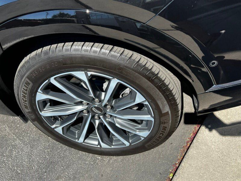 Used 2024 Cadillac Lyriq Sport AWD/4WD image 13