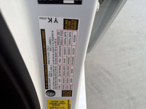 Certified 2025 Toyota Prius LE FWD image 34