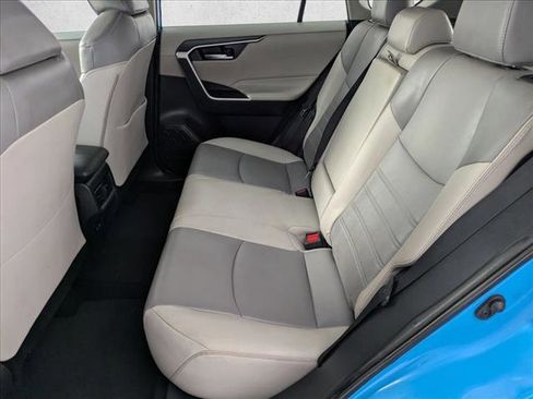 Used 2020 Toyota RAV4 XLE Premium image 19