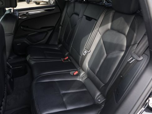 Used 2025 Porsche Macan image 25