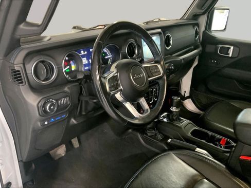Used 2022 Jeep Wrangler Unlimited Rubicon 4xe w/ Cold Weather Group AWD/4WD image 17