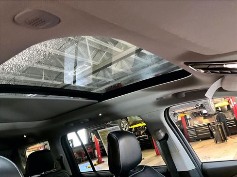 Used 2022 Jeep Grand Cherokee L Limited w/ Luxury Tech Group II image 23