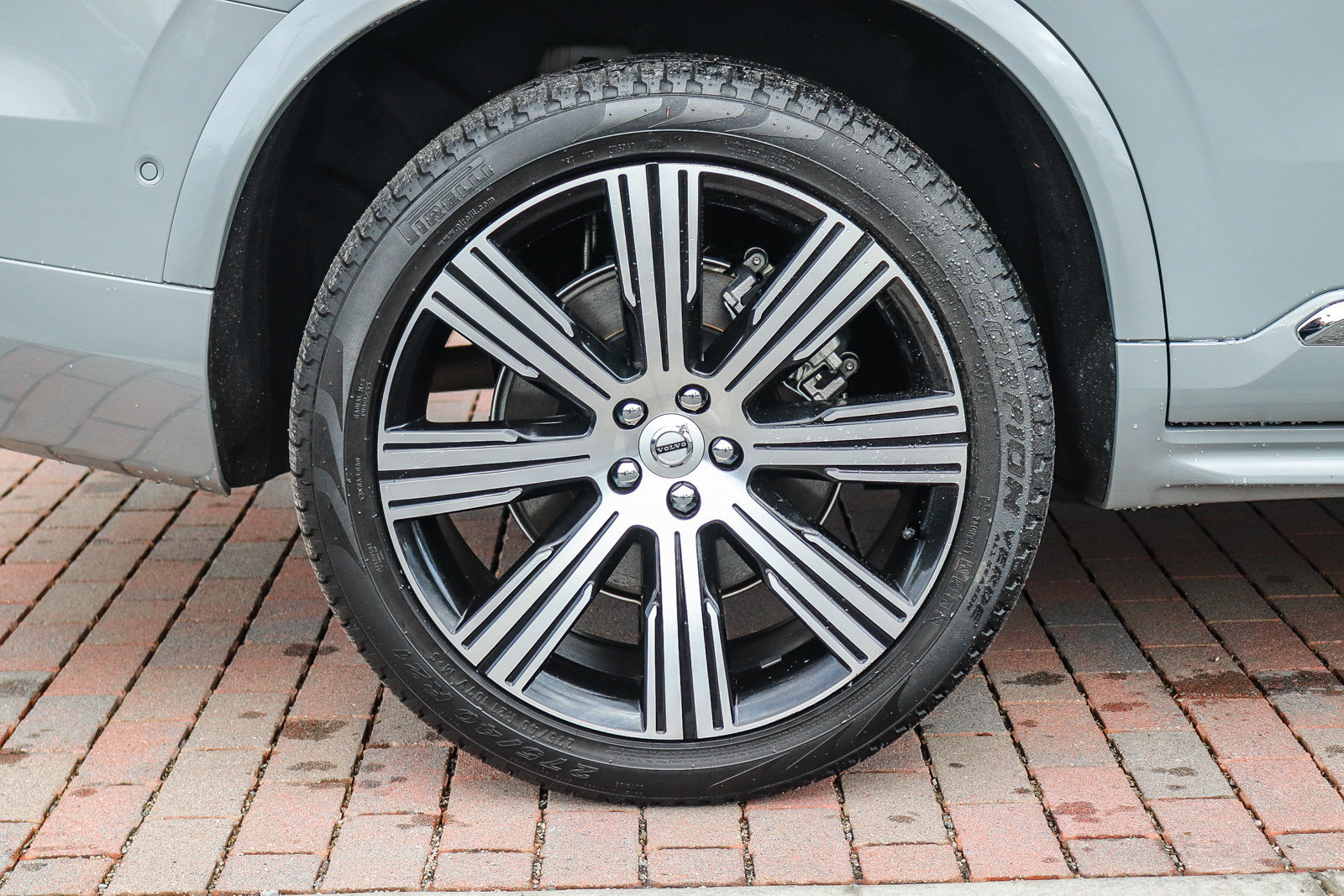 Used 2025 Volvo XC90 T8 Plus w/ Protection Package Premier AWD/4WD image 10