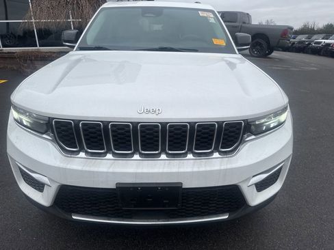 Used 2023 Jeep Grand Cherokee Limited AWD/4WD image 16