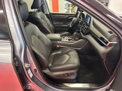 Used 2022 Toyota Highlander Limited AWD/4WD image 16