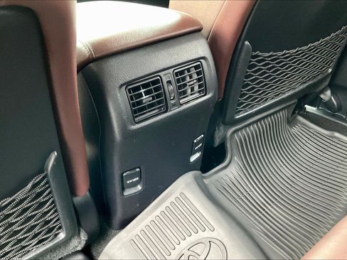 Used 2016 Toyota 4Runner Limited image 12