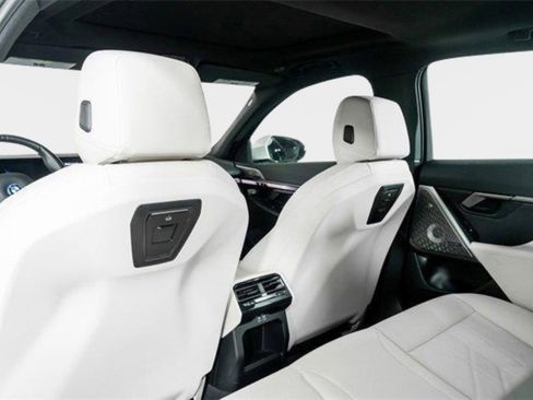 Used 2025 BMW i5 xDrive40 w/ M Sport Package AWD/4WD image 40