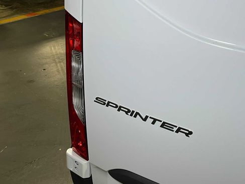 Used 2025 Mercedes-Benz Sprinter 2500 image 15
