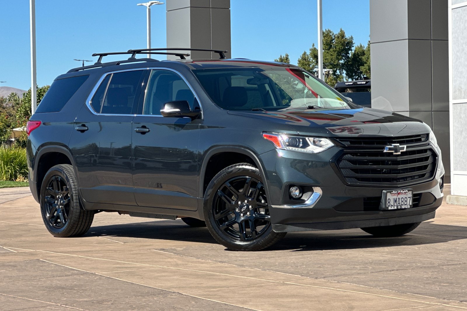 Used 2019 Chevrolet Traverse LT w/ LPO, Blackout Package AWD/4WD image 2