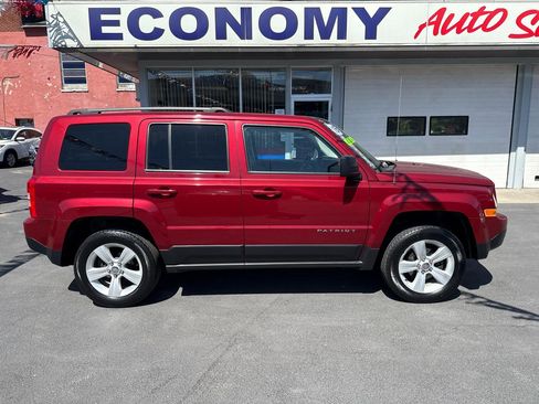 Used 2016 Jeep Patriot Latitude AWD/4WD image 2