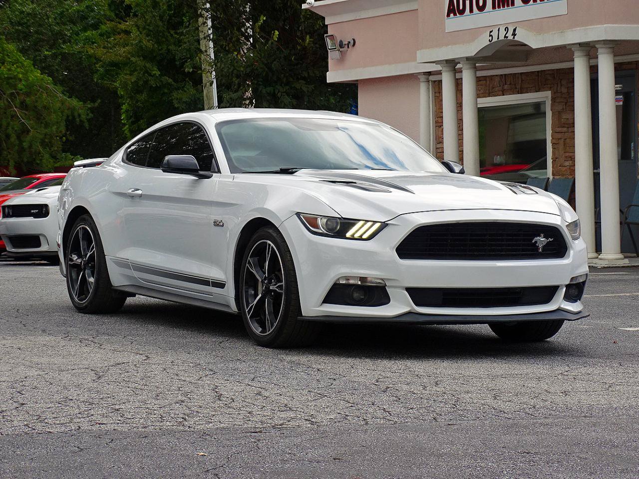 Used 2017 Ford Mustang GT Premium w/ Equipment Group 401A RWD image 8