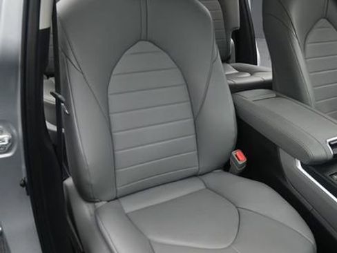 Used 2024 Toyota Highlander XLE FWD image 19