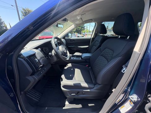 Used 2025 Nissan Pathfinder SV FWD image 29
