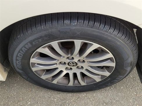 Used 2020 Toyota Sienna XLE image 8