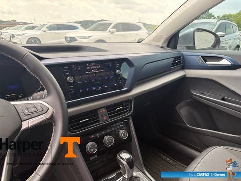 Used 2023 Volkswagen Taos SE w/ Panoramic Sunroof Package FWD image 16