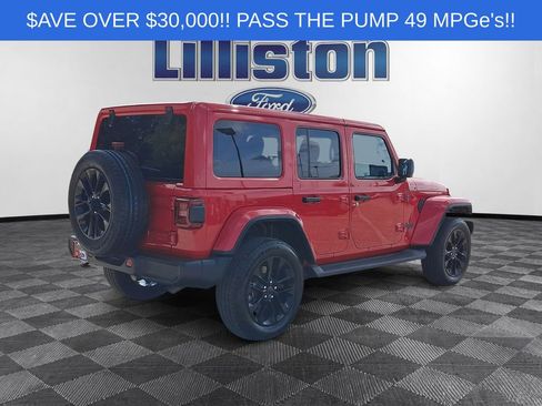 Used 2025 Jeep Wrangler Unlimited Sahara AWD/4WD image 5