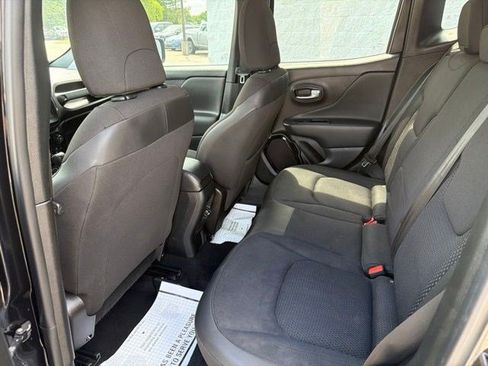 Used 2018 Jeep Renegade Altitude FWD image 15