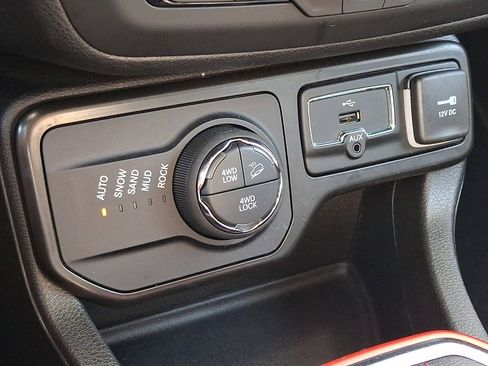 Certified 2022 Jeep Renegade Trailhawk AWD/4WD image 15