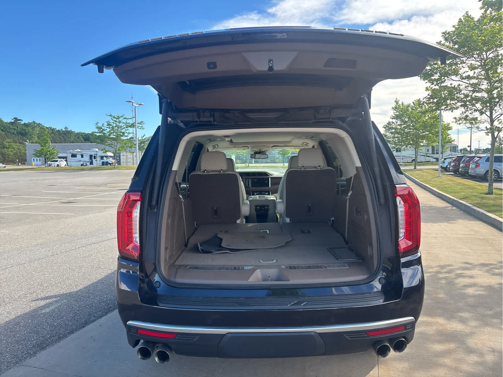 Used 2023 GMC Yukon Denali AWD/4WD image 46