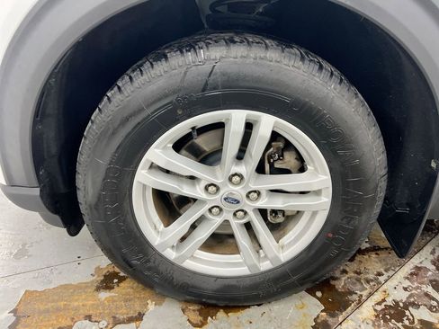 Used 2021 Ford Explorer XLT image 25