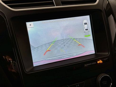 Used 2018 Ford Explorer XLT w/ Equipment Group 201A FWD image 18