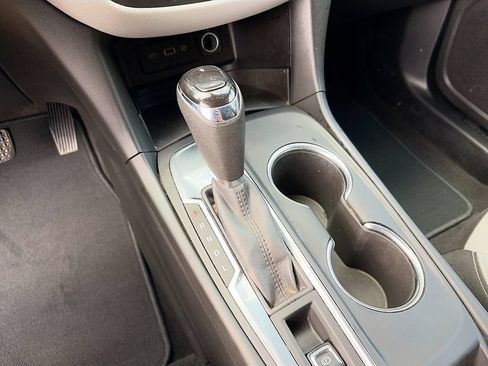 Used 2020 Chevrolet Equinox LS w/ LS Convenience Package FWD image 17
