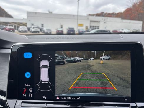 Used 2025 Volkswagen Atlas Cross Sport SE image 17