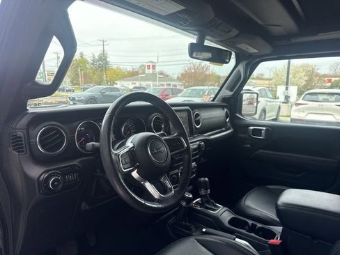 Used 2019 Jeep Wrangler Unlimited Sahara AWD/4WD image 9