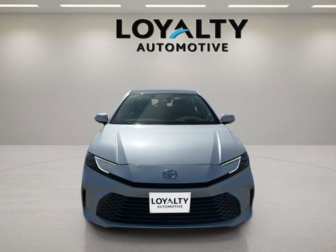 Used 2026 Toyota Camry XLE w/ Premium Plus Package image 8